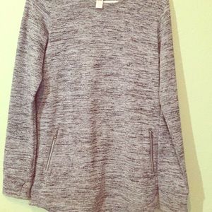 🌎Thigh length long sleeve shirt from Athleta Girl